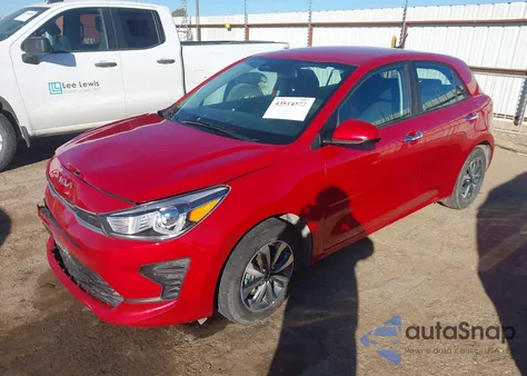 2023 Kia Rio 5-Door S z USA, uszkodzony, nr VIN 3KPA25AD8PE612543